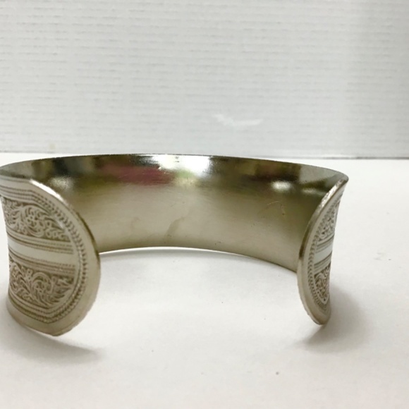 Bohemian bracelet Adjustable wide silver metal wrist Cuff - Picture 5 of 7